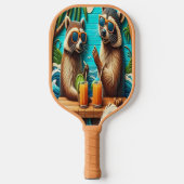 Whimsical Raccoons auf der rustikalen Tabelle Pickleball Schläger (Vorderseite)