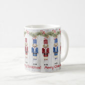 Whimsical Red Blue Nutcrackers Frohe Weihnachten Kaffeetasse (VorderseiteRechts)