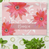 Whimsical Red Blume Wirble Blätter Name Pink hinzu Geschirrtuch (Gefaltet)