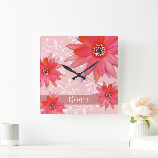 Whimsical Red Blume Wirble Blätter Name Pink hinzu Quadratische Wanduhr (Zuhause)