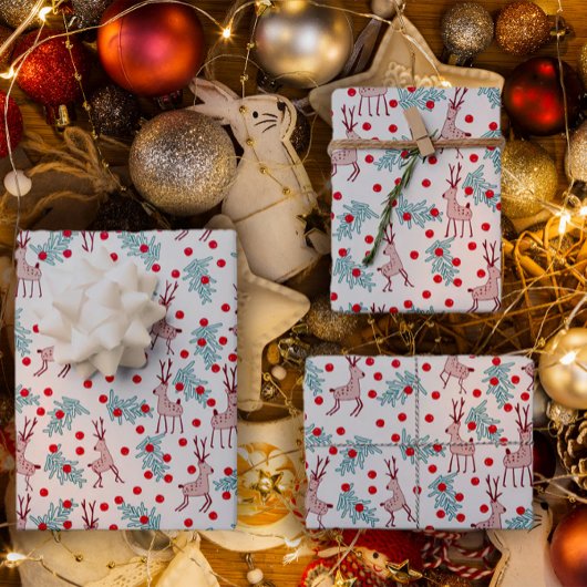 Whimsical Reindeer and Berry Christmas Pattern Geschenkpapier Set
