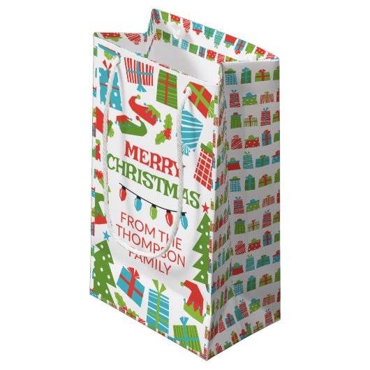 Whimsical Retro Tree & Geschenke Frohe Weihnachten Kleine Geschenktüte (Vorderseite Schrägansicht)