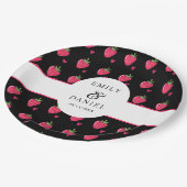 Whimsical-Rosa-Erdbeer-Hochzeit Pappteller (Schrägansicht)