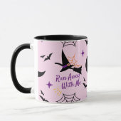 Whimsical "Run Away with Me" Halloween Hexe & Bat Tasse (Links)