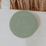Whimsical Sage Green Baby Dusche Button<br><div class="desc">Mit unserem Whimsical Salbei Grün Baby Duschknopf, perfekt für Ihr einfaches, modernes Boho zu jeder Jahreszeit! Dieser Knopf hat ein boho-chic, geschlechtsneutrales Ambiente mit eleganter Kalligraphie und einem delikaten minimalistischen Design, das es ideal für Mädchen und Jungen macht. Außerdem ist es bearbeitbar, sodass Sie Ihre eigene klassische, skurrile Touch hinzufügen...</div>