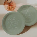 Whimsical Sage Green Hello Baby! Babyparty Pappteller<br><div class="desc">Die Teller des Babyduschens sind perfekt für Ihre gemütliche, zeitgemäße Hobby-Feier zu jeder Jahreszeit! Dieser Teller hat ein boho-chic, geschlechtsneutrales Ambiente mit eleganter Kalligraphie und einem delikaten minimalistischen Design und ist somit ideal für Mädchen und Jungen. Außerdem ist es bearbeitbar, sodass Sie Ihre eigene klassische, skurrile Touch hinzufügen können, um...</div>