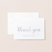 Whimsical Silver Calligraphy Wedding Danke Folienkarte (Vorderseite mit Umschlag)