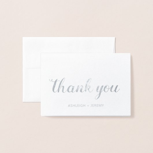 Whimsical Silver Calligraphy Wedding Danke Folienkarte (Vorderseite mit Umschlag)