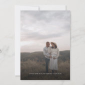 Whimsical Simple Neutral Baby Gender Offenlegung F Einladung (Rückseite)