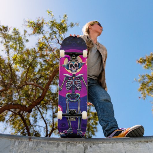 Whimsical Skeleton Clown Skateboard (Außenbereich 1)
