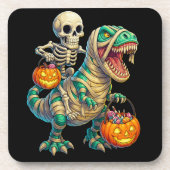 Whimsical Skeleton Riding Mummy T-Rex Halloween Getränkeuntersetzer (Vorderseite)