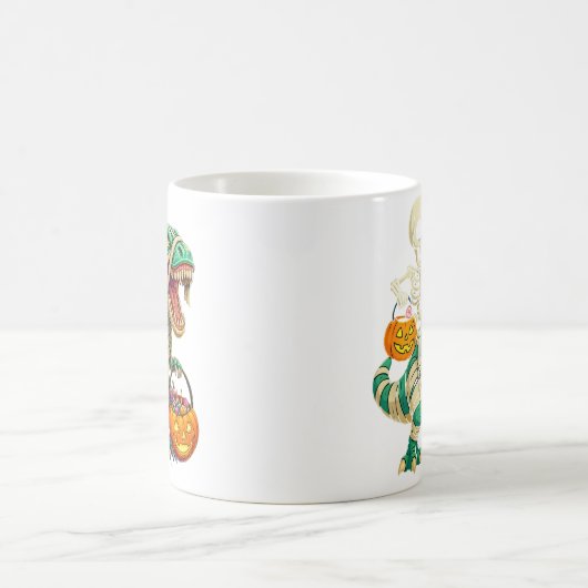 Whimsical Skeleton Riding Mummy T-Rex Halloween Kaffeetasse (Mittel)