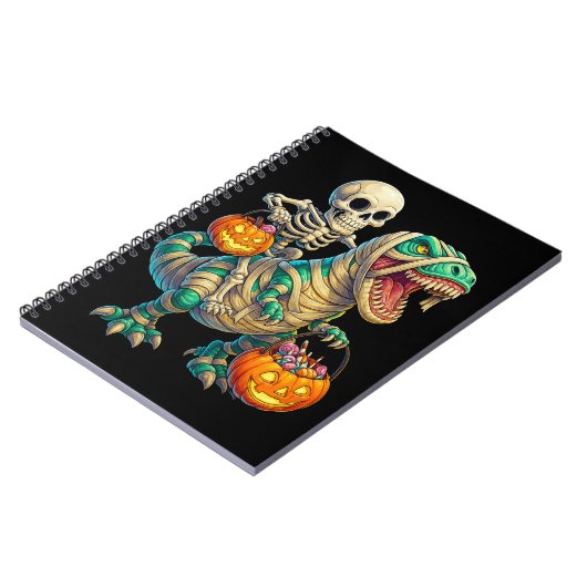 Whimsical Skeleton Riding Mummy T-Rex Halloween Notizblock (Linke Seite)