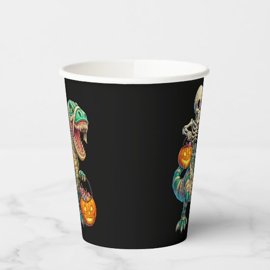 Whimsical Skeleton Riding Mummy T-Rex Halloween Pappbecher (Links)