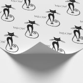 Whimsical Skinny Black Cat MEOW Geschenkpapier (Ecke)