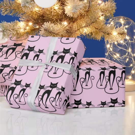 Whimsical Skinny Black Cat Pink Geschenkpapier (Feiertage)