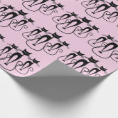 Whimsical Skinny Black Cat Pink Geschenkpapier (Ecke)