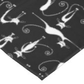 Whimsical Skinny white Cat Pattern Tischdecke (Schrägansicht)