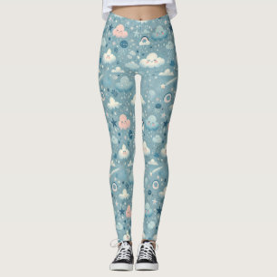 Whimsical Sky Muster mit Wolken, Sternen - Blau Leggings