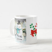 Whimsical Snowman im Winter Weihnachtslandschaft Kaffeetasse (Vorderseite Links)