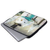 Whimsical Snowman im Winter Weihnachtslandschaft Laptopschutzhülle (Vorne Knopf)