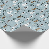Whimsical Snowmen Rentier und Bäume Geschenkpapier (Ecke)