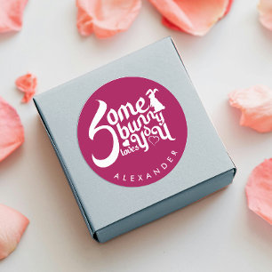 Whimsical Somebunny Liebe Red White Bunny Typo Runder Aufkleber