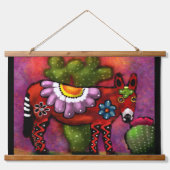 Whimsical Southwest Donkey & Bird Red Green Wandteppich Mit Holzrahmen (Vorderseite)