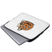 Whimsical Spooky Pumpkin mit Geistern, Katzen und Laptopschutzhülle (Vorne Knopf)