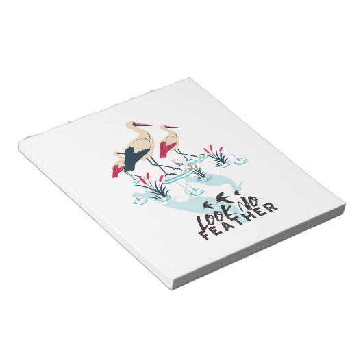 Whimsical Stork Pub Art - "Look No Feather" Notizblock (angewinkelt)