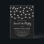 Whimsical String Lights Black Sweet 16 Party Einladung<br><div class="desc">Weiße und elegante 16 . Geburtstag Party Einladung mit weißem Hängeleuchten. Diese individuell gestaltbare 16 . Geburtstag-Einladung eignet sich ideal für Party im Freien. Weitere Veranstaltungen und andere Hintergründe stehen zur Verfügung.</div>