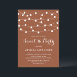 Whimsical String Lights Terracotta Sweet 16 Party Einladung<br><div class="desc">Diese elegante und skurrile,  süße 16 Party Einladung mit weißem,  hellen Märchen auf Terrakotta-Hintergrund. Personalisieren Sie diese,  indem Sie Ihre Daten hinzufügen. Diese Terracotta 16 . Geburtstag Einladung ist ideal für Geburtstagsfeiern im Freien und Herbst.</div>
