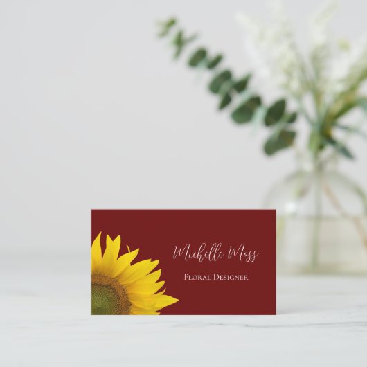 Whimsical Sunflower QR Code Botanical Red Visitenkarte (Stehend Vorderseite)