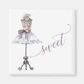 Whimsical "Sweet" Mannequin mit Tutu Magnet (Vorne)