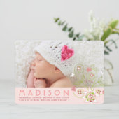 Whimsical Sweet Pink Blooms Baby Girl Foto Birth Ankündigung (Stehend Vorderseite)