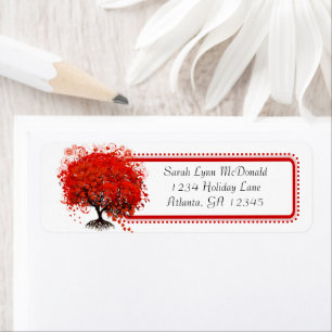 Whimsical Swirt Heart Red Tree Pink Trim auf Weiß