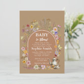 Whimsical Teegarten Baby in Bloom Baby Dusche Einladung (Stehend Vorderseite)