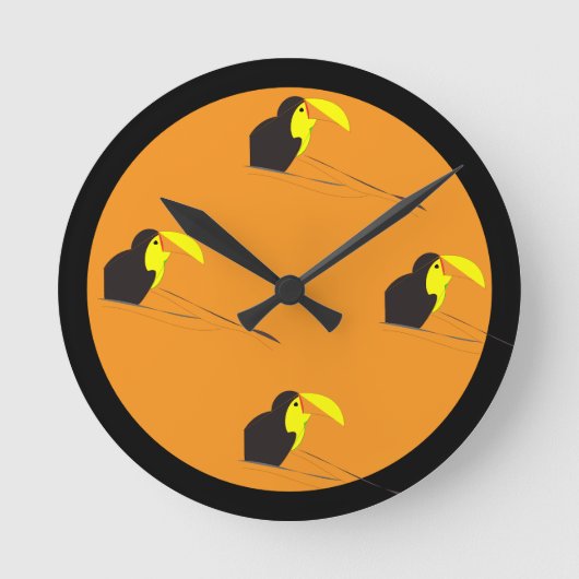 Whimsical Toucan Art Orange Round Clock Runde Wanduhr (Vorderseite)