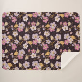 Whimsical Trailing Florals und Birnen - Schwarz/Ro Sherpadecke (Vorderseite (Horizontal))