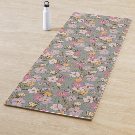 Whimsical Trailing Florals und Vögel - Alter Grün Yogamatte (Beispiel)