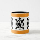 Whimsical Turtle Art Coffee Cup Zweifarbige Tasse (Mittel)
