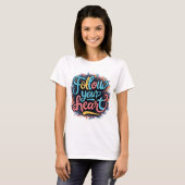 "Whimsical Wanderungen: Folgen Sie Ihrem Herz-T - T-Shirt (Vorne ganz)