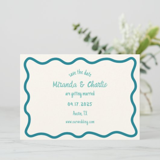 Whimsical Wavy Border Handgeschriebene Retro Blue Save The Date (Stehend Vorderseite)