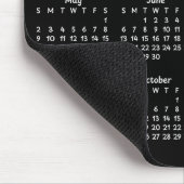 Whimsical White 2027 Kalender auf Schwarz Mousepad (Ecke)