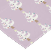 Whimsical White Christmas Trees auf Lila Tischdecke (Schrägansicht)