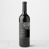 Whimsical White on Black Blüh Weinetikett (Vorderseite)