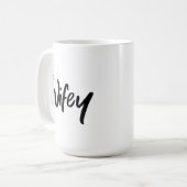 Whimsical Wifey Brush Script Text für sie Kaffeetasse (Vorderseite Links)