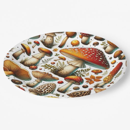 Whimsical Wild Mushrooms Pappteller (Schrägansicht)