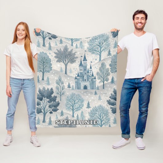 Whimsical Winter Castle Landschaft in Blue & Gray Fleecedecke (Beispiel)