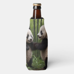 Whimsical Wonders: Baby Pandas spielt im Wald Flaschenkühler